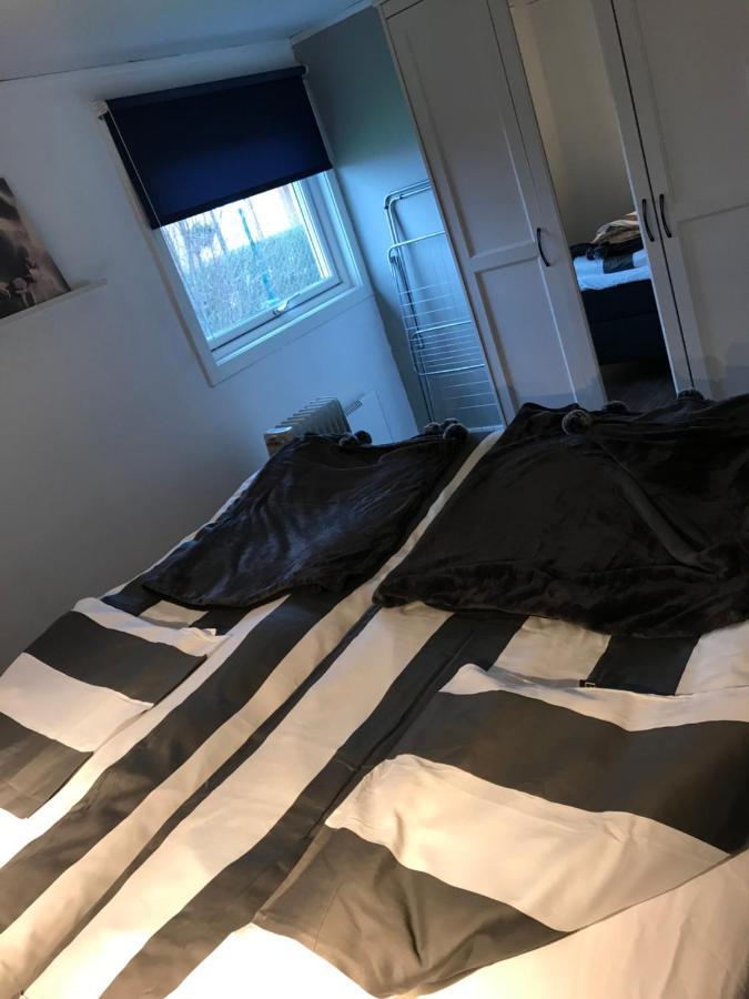 Stuga Naera Havet Och Centrum 哈尔姆斯塔德 外观 照片
